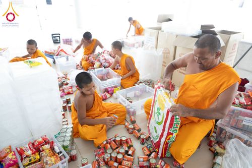 ภาพ No.212406:วันเสาร์ที่ 22 มีนาคม พ.ศ. 2568 พิธีถวายสังฆทานแด่คณะสงฆ์ 323 วัด ปีที่ 21 ครั้งที่ 175 พิธีมอบกองทุนหนุนแรงใจช่วยครูใต้ ปีที่ 18 ครั้งที่ 139 และพิธีทำบุญอุทิศส่วนกุศลให้ผู้วายชนม์ ณ ศูนย์ปฏิบัติธรรมภาคใต้ อำเภอบางกล่ำ จังหวัดสงขลา