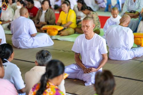 ภาพ No.101312:พิธีบรรพชาธรรมทายาท ในโครงการอุปสมบทบูชาธรรม มหาปูชนียาจารย์ พ.ศ. 2566 ณ วัดท่าสุวรรณ จ.ราชบุรี วันที่ 6 ธันวาคม พ.ศ. 2566