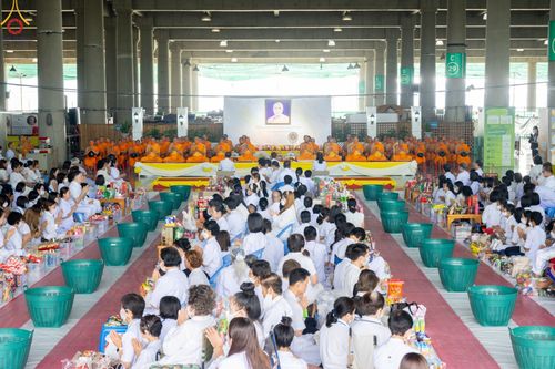 ภาพ No.88539:พิธีตักบาตรฉลองพระใหม่ โครงการอุปสมบทหมู่บูชาธรรมครบรอบ 106 ปี วันครูผู้ค้นพบวิชชาธรรมกาย ณ มหารัตนวิหารคด 11 วัดพระธรรมกาย ในวันอาทิตย์ ที่ 24 กันยายน พ.ศ. 2566
