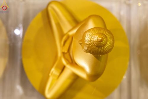 ภาพ No.159452:สัมมนาพิเศษและพิธีมอบองค์พระธรรมกาย 2,000 องค์ ณ ห้องแก้วสารพัดนึก 1 วัดพระธรรมกาย วันอาทิตย์ต้นเดือนที่ 6 ตุลาคม พ.ศ. 2567