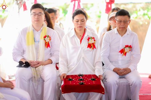 ภาพ No.104136:พิธีโปรยรัตนชาติ วางศิลาฤกษ์ สามเณรธรรมทายาทชาวอินโดนีเซียกว่า 1,000 รูป ณ มหาเจดีย์บุโรพุทโธ ประเทศอินโดนีเซีย ในวันที่ 21 ธันวาคม พ.ศ. 2566