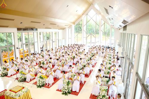 ภาพ No.239368:วันอาทิตย์ที่ 17 สิงหาคม พ.ศ. 2568 พิธีกดปุ่มอัญเชิญรูปเหมือน พระมงคลเทพมุนี (สด จันทสโร)  ณ มหาวิหารแก้วพระมงคลเทพมุนี  ศูนย์ปฏิบัติธรรมแก้วเมืองเลย