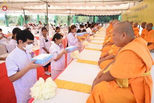 ภาพ No.121101:พิธีทอดผ้าป่า โครงสร้างหลังคา เสาคู่ค้ำฟ้ามหามงคล เพื่อสถาปนาอาคาร 80 ปี หลวงพ่อธัมมชโย ณ ศูนย์ปฏิบัติธรรมวิหารแดง ต.เจริญธรรม อ.วิหารแดง จ.สระบุรี วันที่ 27 มกราคม พ.ศ. 2567