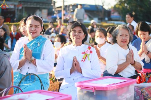 ภาพ No.106780:พิธีตักบาตรพระ ๒๐๐ รูป  "สร้างบุญใหญ่ ส่งท้ายปีเก่า ต้อนรับปีใหม่ ๒๕๖๗" วันอาทิตย์ที่ ๓๑ ธันวาคม ๒๕๖๖ ณ ถนนหน้าที่ว่าการอำเภอภูเรือ อำเภอภูเรือ จังหวัดเลย