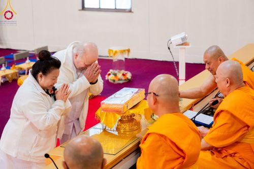 ภาพ No.100923:พิธีทอดกฐินบรมจักรพรรดิสร้างทุกสิ่ง ณ วัดพระธรรมกายออเรกอน ประเทศสหรัฐอเมริกา  วันอาทิตย์ ที่ 26 พฤศจิกายน พ.ศ. 2566