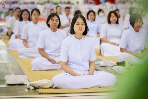 ภาพ No.240625:วันพุธที่ 27 สิงหาคม พ.ศ. 2568 พิธีปฏิบัติธรรมภาคสาย ในวันธรรมชัย ณ วัดพระธรรมกาย จ.ปทุมธานี