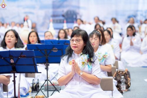 ภาพ No.256016:วันที่ 12 ตุลาคม พ.ศ. 2568 พิธีทอดกฐินวัดพระธรรมกายสวิตเซอร์แลนด์  ณ หอประชุมโรงเรียน Obergoldbach เมือง Bern ประเทศสวิตเซอร์แลนด์