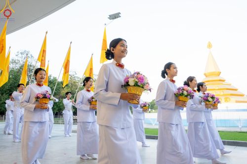 ภาพ No.199645:โครงการอุปสมบทหมู่บูชาธรรม 116 ปี คุณยายอาจารย์มหารัตนอุบาสิกาจันทร์ ขนนกยูง โครงการอุปสมบทหมู่ธรรมทายาท ระดับอุดมศึกษา รุ่นที่ 51 ภาคฤดูหนาว  ณ โบสถ์พระไตรปิฏก วัดพระธรรมกาย จ.ปทุมธานี  วันที่ 11 มกราคม พ.ศ. 2568 โดยมีพระครูปลัดรัตนวีรวัฒน์ เจ้าอาวาสวัด