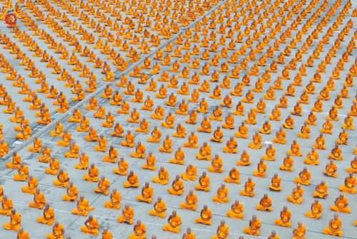 ภาพ No.182110:พระธรรมทายาทร่วมปฎิบัติธรรม รับฟังโอวาทจากหลวงพ่อทัตตชีโว และถ่ายภาพหมู่ประวัติศาสตร์ ณ ลานธรรมพระมหาธรรมกายเจดีย์  วัดพระธรรมกาย ในโครงการอุปสมบท บูชาธรรมมหาปูชนียาจารย์ วันที่ 13 ธันวาคม พ.ศ. 2567