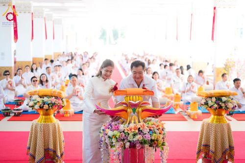 ภาพ No.171910:พิธีทอดกฐินสร้างพระเจดีย์ ประดิษสถานพระบรมสารีริกธาตุ ณ วัดกิ่วลม อ.ฮอด จ.เชียงใหม่ ในโครงการกฐินสามัคคีทั่วไทย 30,000 วัด บูชาธรรม 80 ปี หลวงพ่อธัมมชโย โดยคณะศิษยานุศิษย์วัดพระธรรมกาย วันที่ 26 ตุลาคม พ.ศ. 2567