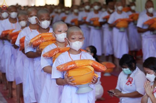 ภาพ No.67951:พิธีขอขมามอบผ้าไตรและบาตร แด่นาคธรรมทายาท ณ ประเทศอินโดนีเซีย เมื่อวันที่ 17 ธันวาคม พ.ศ. 2565