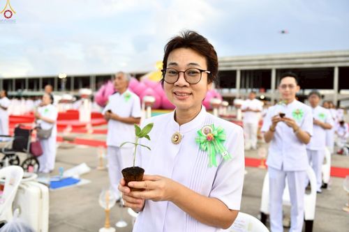 ภาพ No.252878:วันที่ 10 ตุลาคม พ.ศ. 2568 พิธีปลูกต้นทรัพย์บานชื่น ณ ลานธรรม วัดพระธรรมกาย