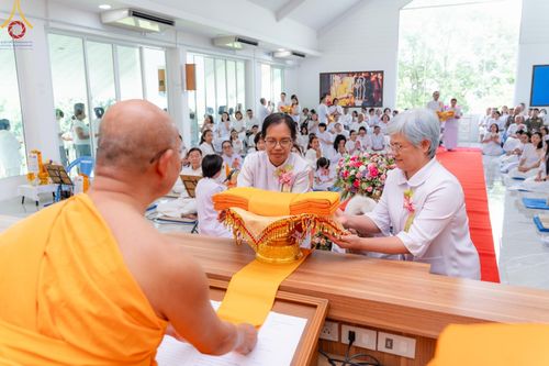 ภาพ No.169612:พิธีทอดกฐินเพื่อสร้าง หอฉันคุณยายอาจารย์ มหารัตนอุบาสิกาจันทร์ ขนนกยูง  ณ ศูนย์ปฏิบัติธรรมชลบุรี วันที่ 25 ตุลาคม พ.ศ. 2567