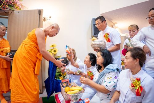 ภาพ No.91226:พิธีสมโภชพระประธาน "พระธรรมกาย" , พิธีเปิดไฟมงคลและเปิดไฟส่องสว่างรัศมีดวงธรรมพระประธาน "พระธรรมกาย" , พิธีทอดผ้าป่าภาคพื้น 19 วัดศูนย์สาขาภาคพื้นอเมริกา  และพิธีมุทิตาสักการะพระมหาเถระ พระเถระ ประจำปี 2566 วันอาทิตย์ที่ 15 ตุลาคม พ.ศ. 2566