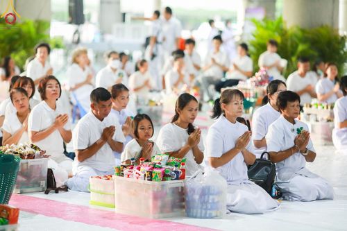 ภาพ No.145708:พิธีตักบาตรฉลองพระใหม่ รุ่นเข้าพรรษา ณ วิหารคด วัดพระธรรมกาย วันเสาร์ที่ 20 กรกฎาคม พ.ศ. 2567