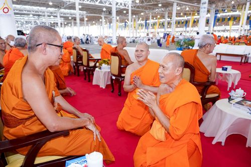 ภาพ No.235909:วันที่ 3 สิงหาคม พ.ศ. 2568 ภาพบรรยากาศ การต้อนรับปฎิสันถาร ของคณะสงฆ์ ในวันสมาธิโลก พิธีถวายมหาสังฆทาน 2,000 กว่าวัด ณ วัดพระธรรมกาย