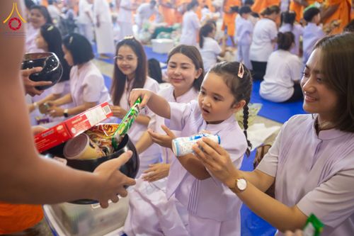 ภาพ No.209309:วันอาทิตย์ที่ 2 มีนาคม พ.ศ. 2568 พิธีตักบาตร ข้าวสารอาหารแห้ง ณ บ้านแก้วเรือนทองคุณยายฯ สภาธรรมกายสากล วัดพระธรรมกาย