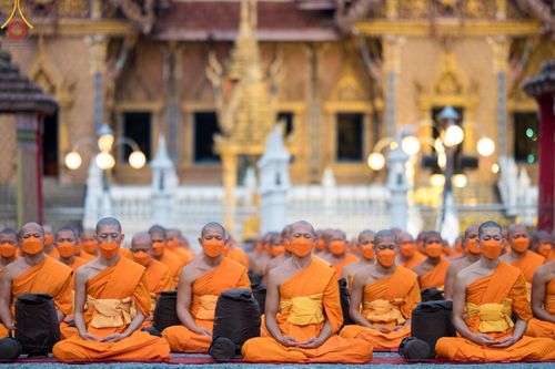 ภาพ No.127927:คณะพระธรรมยาตราฯ ปฎิบัติธรรมและถ่ายภาพหมู่ประวัติศาสตร์ ณ ลานหน้าพระปรางค์สามยอด วัดโคกสมานคุณ อ.หาดใหญ่ จ.สงขลา วันเสาร์ที่ 9 มีนาคม พ.ศ. 2567