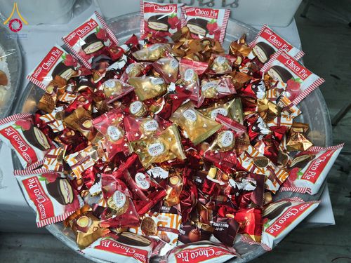 ภาพ No.197905:สาธุชนถวายภัตตาหารเป็นสังฆทาน แด่พระธรรมยาตรา ณ วัดโบสถ์(บน) ตำบลบางคูเวียง อำเภอบางกรวย จังหวัดนนทบุรี ในโครงการธรรมยาตรา กตัญญูบูชา มหาปูชนียาจารย์ พระมงคลเทพมุนี(สด จนฺทสโร) พระผู้ปราบมาร อนุสรณ์สถาน 7 แห่ง ปีที่ 13 วันที่ 19 มกราคม พ.ศ. 2568