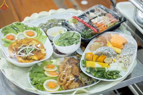 ภาพ No.169742:พิธีถวายภัตตาหารเมนูสวรรค์ "เพื่อการบรรลุธรรม" เนื่องในวันลอยกระทง (ขึ้น 15 ค่ำ เดือน 12) วันศุกร์ที่ 15 พฤศจิกายน พ.ศ. 2567 ณ หอฉันคุณยายอาจารย์ฯ วัดพระธรรมกาย