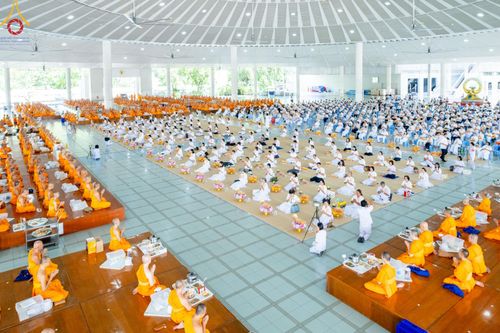 ภาพ No.174619:พิธีถวายภัตตาหารเมนูสวรรค์ เพื่อการบรรลุธรรม ณ หอฉันคุณยายอาจารย์ฯ วัดพระธรรมกาย วันที่ 23 พฤศจิกายน พ.ศ. 2567