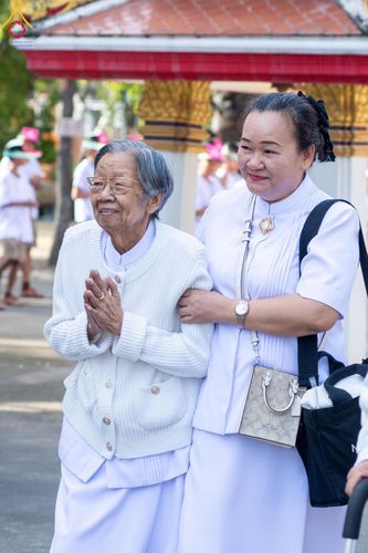 ภาพ No.196803:พิธีทอดผ้าป่าทำนุบำรุงศาสนสถาน ณ วัดโพธิ์เอน ต.บางขุนกอง อ.บางกรวย จ.นนทบุรี ในโครงการธรรมยาตรา กตัญญูบูชา มหาปูชนียาจารย์ พระมงคลเทพมุนี(สด จนฺทสโร) พระผู้ปราบมาร อนุสรณ์สถาน 7 แห่ง ปีที่ 13 วันที่ 17 มกราคม พ.ศ. 2568