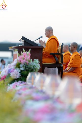 ภาพ No.204482:พิธีจุดประทีปถวายเป็นพุทธบูชา และบูชาธรรมมหาปูชนียาจารย์ ณ วัดพระธรรมกาย ตำบลคลองสาม อำเภอคลองหลวง จังหวัดปทุมธานี ในโครงการธรรมยาตรา กตัญญูบูชา มหาปูชนียาจารย์ พระมงคลเทพมุนี(สด จนฺทสโร) พระผู้ปราบมาร ปีที่ 13 วันที่ 31 มกราคม พ.ศ. 2568