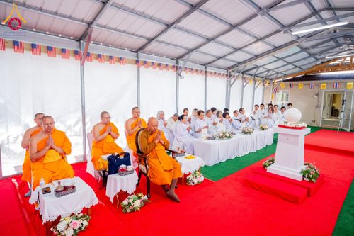 ภาพ No.135445:พิธีเจริญพระพุทธมนต์สมโภช แก้วบรมจักรพรรดิรัตนอนันต์ สถาปนาอาคารปฏิบัติธรรม แก้วธรรมชัยรัตนอนันต์ บูชาธรรมเนื่องในโอกาสอายุวัฒนมงคล 80 ปี หลวงพ่อธัมมชโย (22 เมษายน พ.ศ. 2567) วันพุธที่ 3 เมษายน พ.ศ. 2567 ณ วัดพระธรรมกายเทนเนสซี ประเทศสหรัฐอเมริกา