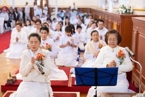 ภาพ No.96402:พิธีทอดกฐินราชันปฐพี ราชินีที่ดิน เพื่อซื้อที่ดินหลังโบสถ์ ฉลองครบรอบ 10 ปีสถาปนาโบสถ์วัดพุทธ วันอาทิตย์ที่ 19 พฤศจิกายน พ.ศ. 2566 ณ วัดพระธรรมกายนิวคาสเซิล ประเทศอังกฤษ