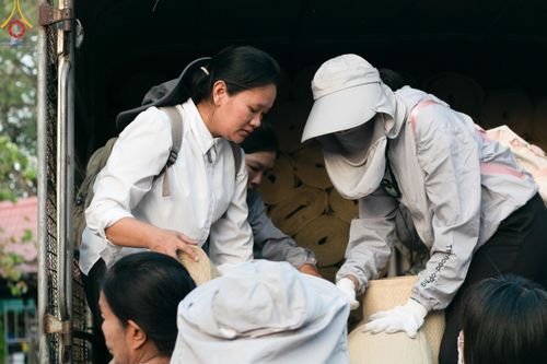 ภาพ No.115750:V.15 สามัคคี การเตรียมงาน เก็บงาน การรับบุญของเจ้าหน้าที่หน่วยงานต่างๆ เพื่อโครงการธรรมยาตรา กตัญญูบูชามหาปูชนียาจารย์ พระมงคลเทพมุนี (สด จนฺทสโร) พระผู้ปราบมาร อนุสรณ์สถาน 7 แห่ง ปีที่ 12 ระหว่างวันที่ 2 - 31 มกราคม พ.ศ.2567