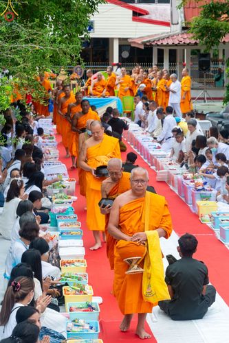 ภาพ No.87287:พิธีถวายสังฆทาน 323 วัด 4 จังหวัดชายแดนภาคใต้  ปีที่ 19 ครั้งที่ 165 พิธีมอบกองทุนหนุนแรงใจช่วยครูใต้  ปีที่ 16 ครั้งที่ 130 และพิธีทำบุญอุทิศส่วนกุศลให้ผู้วายชนม์ ณ วัดพุทธภูมิ อ.เมือง จ.ยะลา วันเสาร์ที่ 9 กันยายน พ.ศ. 2566