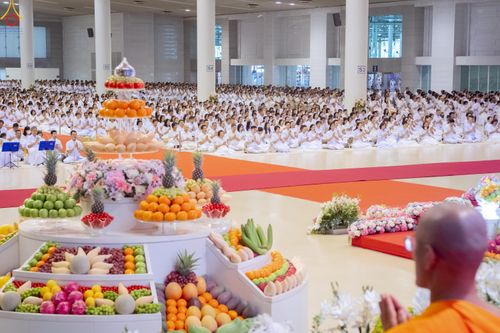 ภาพ No.328105:วันอาทิตย์ต้นเดือนที่ 3 พฤษภาคม พ.ศ.2569 พิธีบูชาข้าวพระ ณ วัดพระธรรมกาย