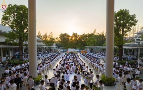 ภาพ No.78379:พิธีตัดปอยผม โครงการหน่อแก้วเปรียญธรรมรุ่นที่ 11  วันที่ 26 มีนาคม พ.ศ.2566  ณ หมู่กุฏิสามเณร อาคารค่ายจองแชมป์ วัดพระธรรมกาย