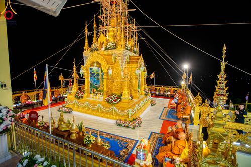 ภาพ No.90514:พิธีอัญเชิญพระบรมสารีริกธาตุประดิษฐาน ณ เจดีย์ศรีสองรัก วัดเก่าเขาน้อย อ.ปากน้ำปราณ จ.ประจวบคีรีขันธ์ วันที่ 3 ตุลาคม พ. ศ. 2566