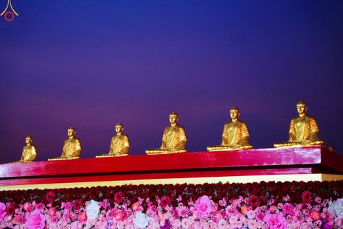 ภาพ No.79254:พิธีอัญเชิญองค์พระบรมพุทธเจ้า 24 องค์ เวียนประทักษิณรอบพระมหาธรรมกายเจดีย์ ณ วัดพระธรรมกาย  วันที่ 2 เมษายน พ.ศ. 2566