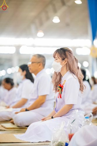 ภาพ No.105471:พิธีปฏิบัติธรรมและพิธีบูชาข้าวพระ ในวันจันทร์ที่ 1 มกราคม พ.ศ. 2567 ณ สภาธรรมกายสากล วัดพระธรรมกาย