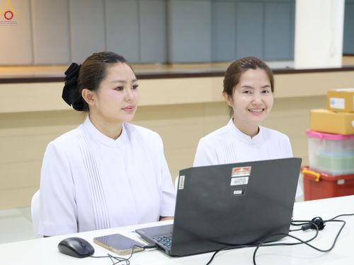 ภาพ No.319266:วันที่ 5 เมษายน พ.ศ.2569 ประชุมทีมงานลงทะเบียนพระสังฆาธิการ เพื่อพิธีถวายมหาสังฆทาน 40,000 กว่าวัดทั่วประเทศ จัดโดย กองต้อนรับพระกัลยาณมิตร วัดพระธรรมกาย