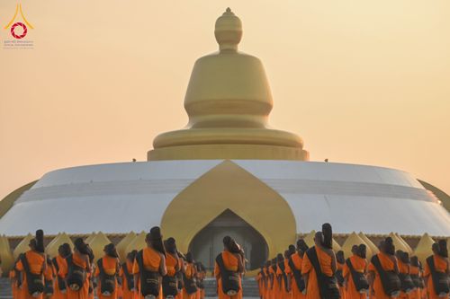 ภาพ No.299854:วันที่ 19 มกราคม พ.ศ.2569 พระธรรมยาตราปฏิบัติธรรมและถ่ายภาพหมู่ประวัติศาสตร์ ณ อนุสรณ์สถานลำดับที่ 5 สถานที่เผยแผ่วิชชาธรรมกายครั้งแรก  อนุสรณ์สถานบางปลาวัดบางปลา อ.บางเลน จ.นครปฐม ในโครงการธรรมยาตรา กตัญญูบูชา มหาปูชนียาจารย์ พระมงคลเทพมุนี(สด จนฺทสโร) 