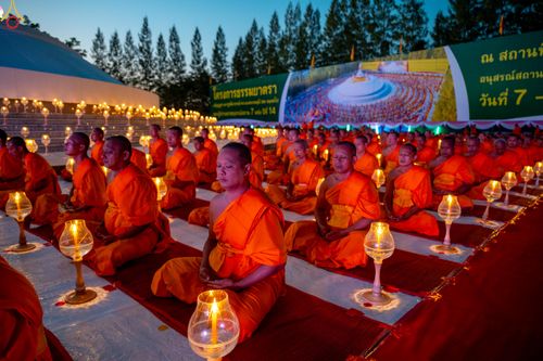 ภาพ No.292127:วันที่ 10 มกราคม พ.ศ. 2569 พิธีจุดประทีปถวายเป็นพุทธบูชา และบูชาธรรมมหาปูชนียาจารย์  ณ อนุสรณ์สถานคลองบางนางแท่น อ.สามพราน จ.นครปฐม ในโครงการธรรมยาตรา กตัญญูบูชา มหาปูชนียาจารย์ พระมงคลเทพมุนี(สด จนฺทสโร) พระผู้ปราบมาร อนุสรณ์สถาน 7 แห่ง ปีที่ 14