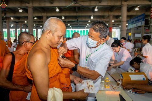 ภาพ No.323514:วันที่ 22 เมษายน พ.ศ.2569(วันคุ้มครองโลก) งานถวายมหาสังฆทาน 40,000 กว่าวัดทั่วประเทศ การเดินทางเข้าวัด , การต้อนรับปฏิสันถารพระสังฆาธิการ  ,  การจัดเตรียมภัตตาหาร , การลงทะเบียน
