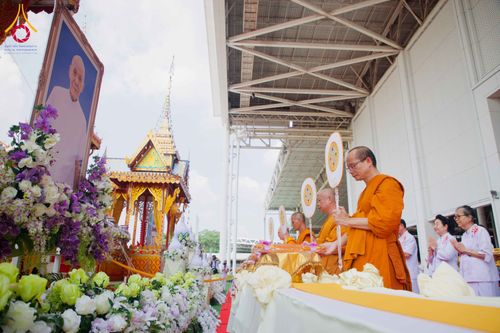 ภาพ No.316563:วันอาทิตย์ที่ 29 มีนาคม พ.ศ. 2569 พิธีทอดผ้าบังสุกุลและพิธีชำระร่าง โยมพ่อณรงค์ จินตมากุล  สิริอายุ 99 ปี 11 เดือน โยมบิดา พระครูปลัดรัตนวีรวัฒน์ (รังสฤษดิ์ อิทฺธิจินตโก) ที่ปรึกษาเจ้าคณะจังหวัดปทุมธานี เจ้าอาวาสวัดพระธรรมกาย  ณ ฌาปนสถานชั่วคราว ทางเข้า 