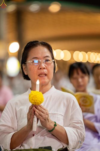 ภาพ No.280315:วันที่ 31 ธันวาคม พ.ศ.2568 -วันที่ 1 มกราคม พ.ศ.2569 พิธีฉลองชัยสวดมนต์บทธัมมจักกับปปวัตนสูตร ครบ 8,000,000,000 จบ , พิธีสวดมนต์ข้ามปี ณ วัดพระธรรมกาย