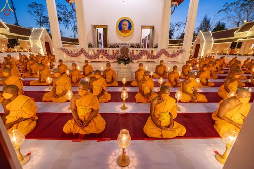 ภาพ No.73471:พิธีจุดประทีปถวายเป็นพุทธบูชา และบูชาธรรมมหาปูชนียาจารย์ ในโครงการธรรมยาตรากตัญญูบูชา มหาปูชนียาจารย์ พระมงคลเทพมุนี(สด จนฺทสโร) พระผู้ปราบมาร ปีที่ 11 ณ อนุสรณ์สถานลำดับที่ 4 สถานที่เกิดด้วยกายธรรม วัดโบสถ์ (บน) บางคูเวียง อ.บางกรวย จ.นนทบุรี วันที่ 21 