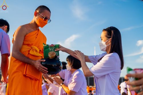 ภาพ No.68777:พิธีตักบาตรฉลองพระใหม่ วันที่ 1 มกราคม พ.ศ. 2566 ณ วัดพระธรรมกาย จ.ปทุมธานี