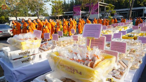 ภาพ No.71396:พิธีถวายภัตตาหารเป็นสังฆทาน แด่คณะพระธรรมยาตราฯ ในโครงการธรรมยาตรากตัญญูบูชา มหาปูชนียาจารย์ พระมงคลเทพมุนี(สด จนฺทสโร) พระผู้ปราบมาร อนุสรณ์สถาน 7 แห่ง ปีที่ 11 วันที่ 15 มกราคม พ.ศ. 2566