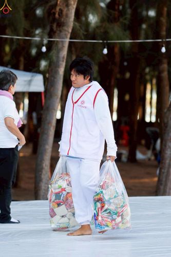 ภาพ No.300579:ภาพเบื้องหลังอาสาสมัครรวมใจ ชุดที่ 3 ในโครงการธรรมยาตรา กตัญญูบูชา มหาปูชนียาจารย์ พระมงคลเทพมุนี(สด จนฺทสโร) พระผู้ปราบมาร อนุสรณ์สถาน 7 แห่ง ปีที่ 14