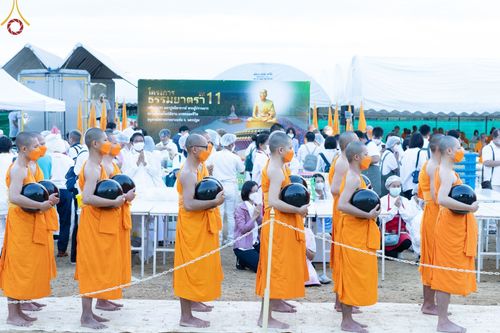 ภาพ No.70130:พิธีถวายภัตตาหารเป็นสังฆทาน แด่คณะพระธรรมยาตราฯ ในโครงการธรรมยาตราฯ ปีที่ 11 ณ อนุสรณ์สถานคลองบางนางแท่น อ.สามพราน จ.นครปฐม วันที่ 11 มกราคม พ.ศ. 2566