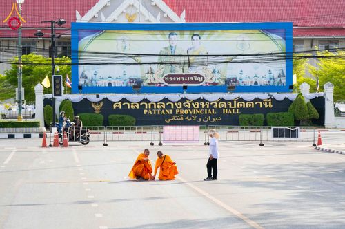 ภาพ No.329459:วันอาทิตย์ที่ 24 พฤษภาคม พ.ศ. 2569 พิธีตักบาตรพระ 1,000 รูป เพื่อถวายเป็นพุทธบูชาในเทศกาลวิสาขบูชาโลก และ ถวายเป็นพระราชกุศล  ณ ลานศิลปวัฒนธรรม เมืองปัตตานี จ.ปัตตานี