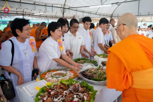 ภาพ No.298535:วันที่ 20 มกราคม พ.ศ. 2569 พิธีถวายภัตตาหารเป็นสังฆทาน แด่พระธรรมยาตรา ณ อนุสรณ์สถานบางปลา วัดบางปลา อำเภอบางเลน จังหวัดนครปฐม ในโครงการธรรมยาตรา กตัญญูบูชา มหาปูชนียาจารย์ พระมงคลเทพมุนี(สด จนฺทสโร) พระผู้ปราบมาร อนุสรณ์สถาน 7 แห่ง ปีที่ 14