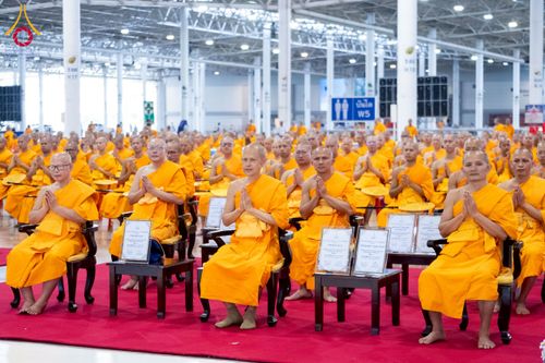 ภาพ No.237571:วันอาทิตย์ที่ 10 สิงหาคม พ.ศ.2568 พิธีมอบใบประกาศเกียรติคุณ โครงการสอบบาลี "ฉลองแชมป์" บูชาธรรม 80 ปี หลวงพ่อธัมมชโย ประจำปี 2568 และ พิธีมอบดวงแก้วสามเณรทรงบาลีไวยากรณ์ ณ สภาธรรมกายสากล วัดพระธรรมกาย ปทุมธานี